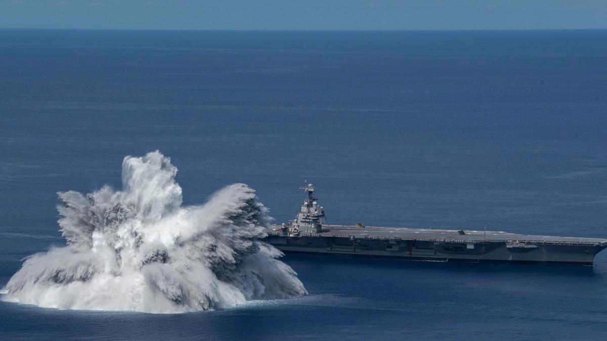 USS Gerald R. Ford a trecut testul la șoc (Foto/Video). Explozia subacvatică a produs un „cutremur” de 3.9 pe Richter