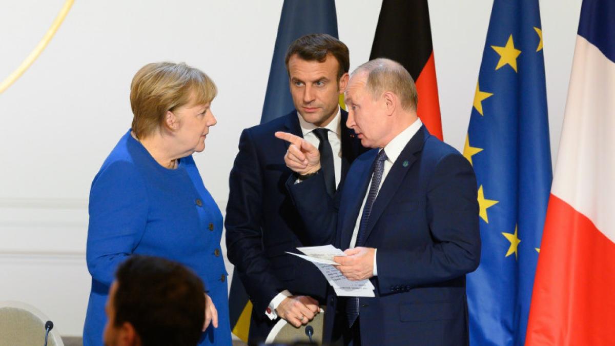 putin-merkel-macron_33371600