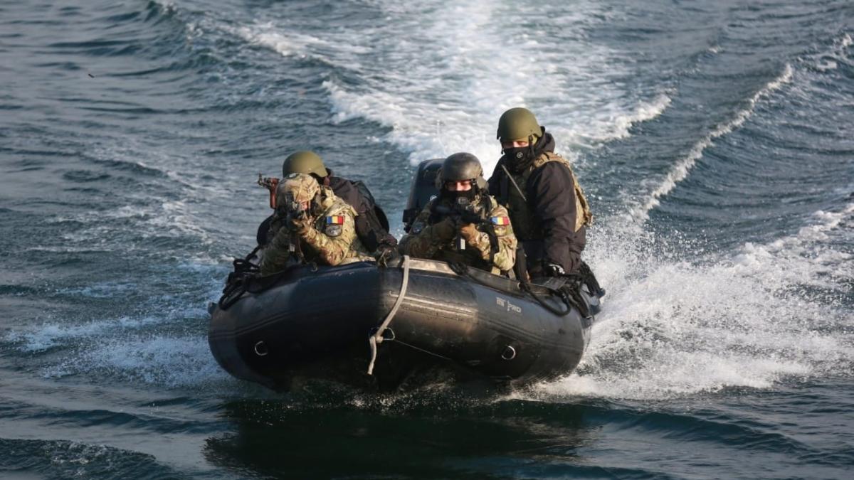 forte-speciale-barca-nava-romania_98880400