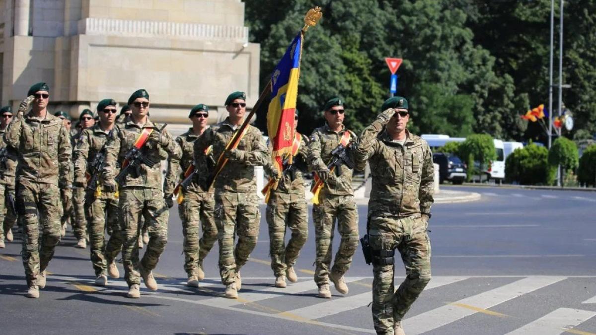 ezgif-com-gif-maker_24838300