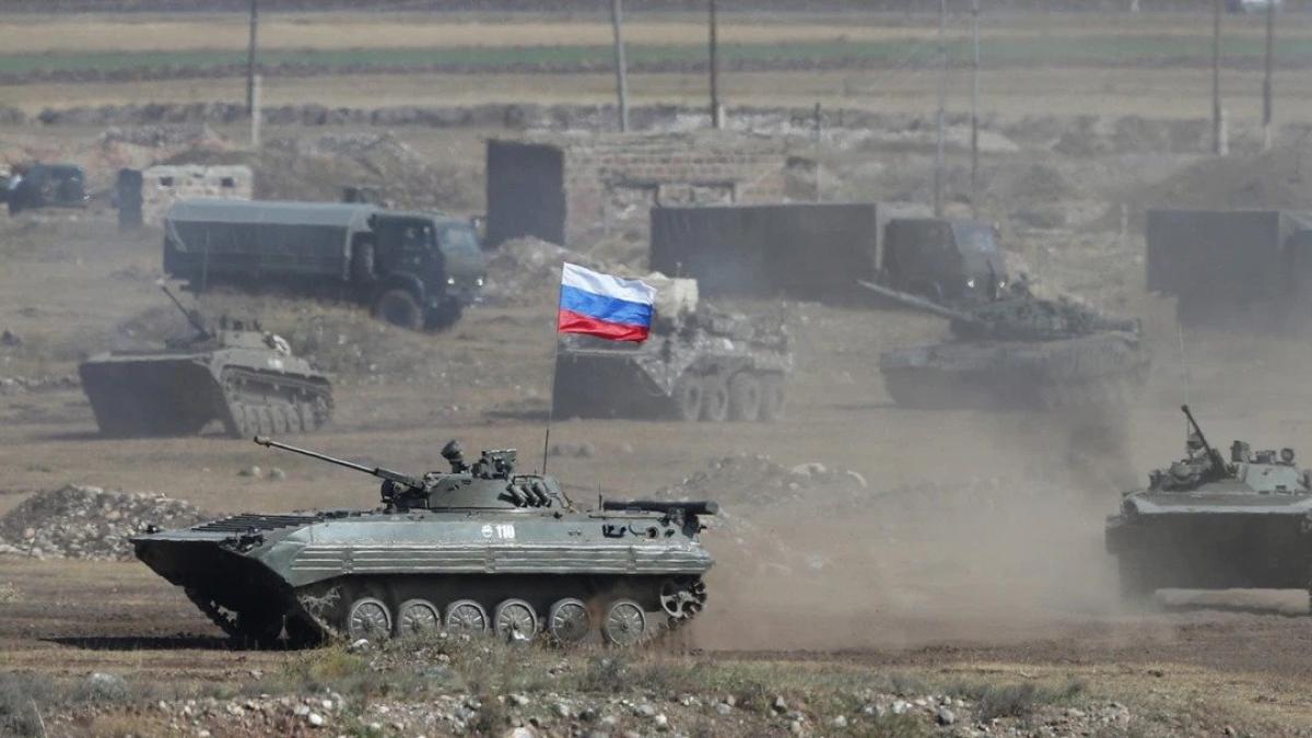 ezgif-com-gif-maker_10206900