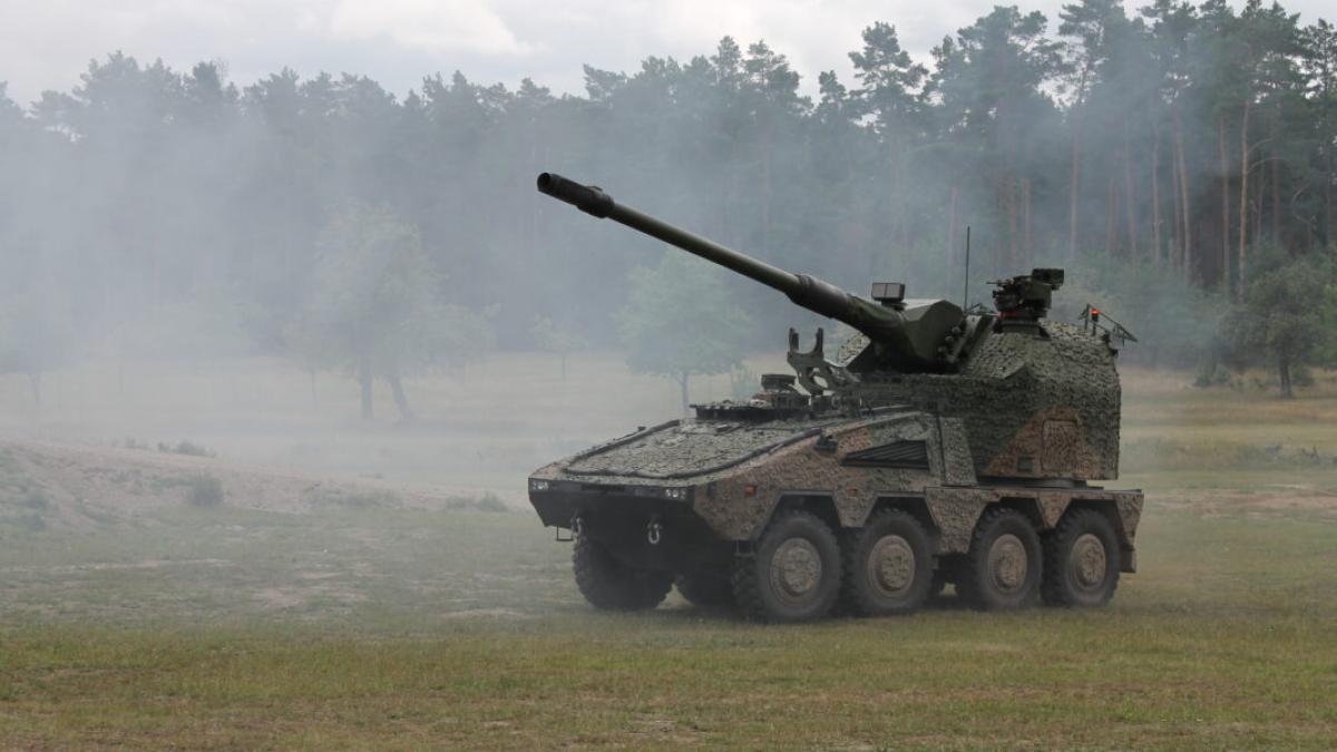 Faceţi cunoştinţă cu Boxer RCH 155 - obuzierul autopropulsat cu care industria germană de apărare se mândreşte