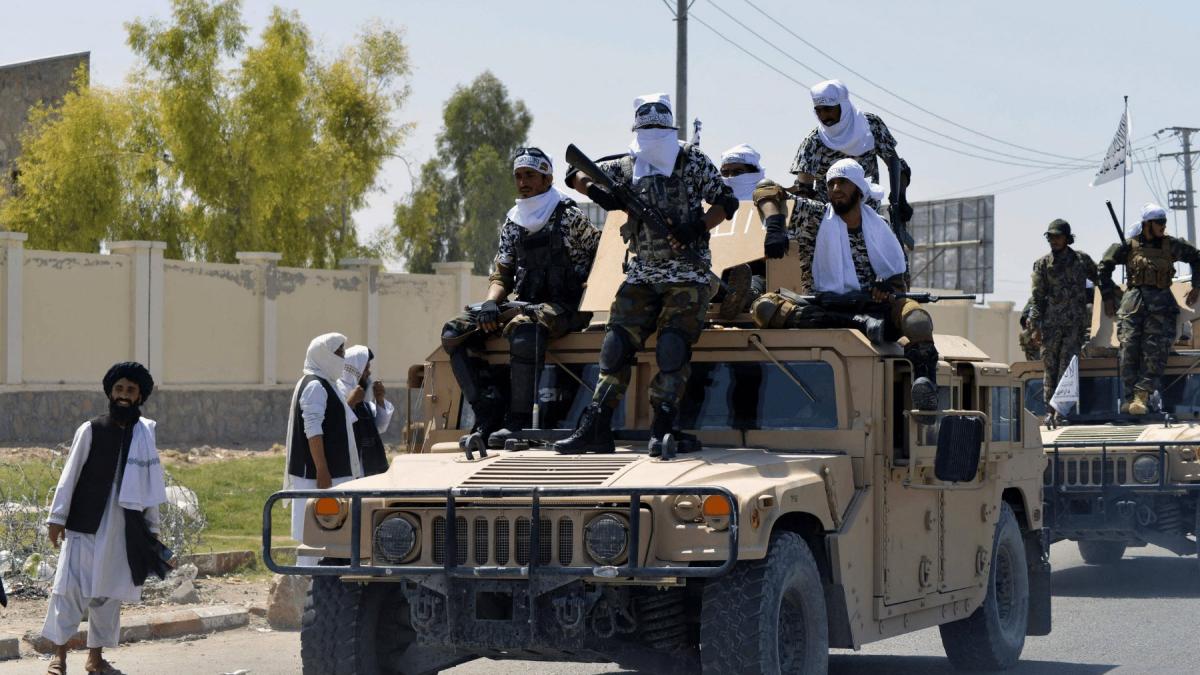 talibani-vehicule-militare-humwee_42003100