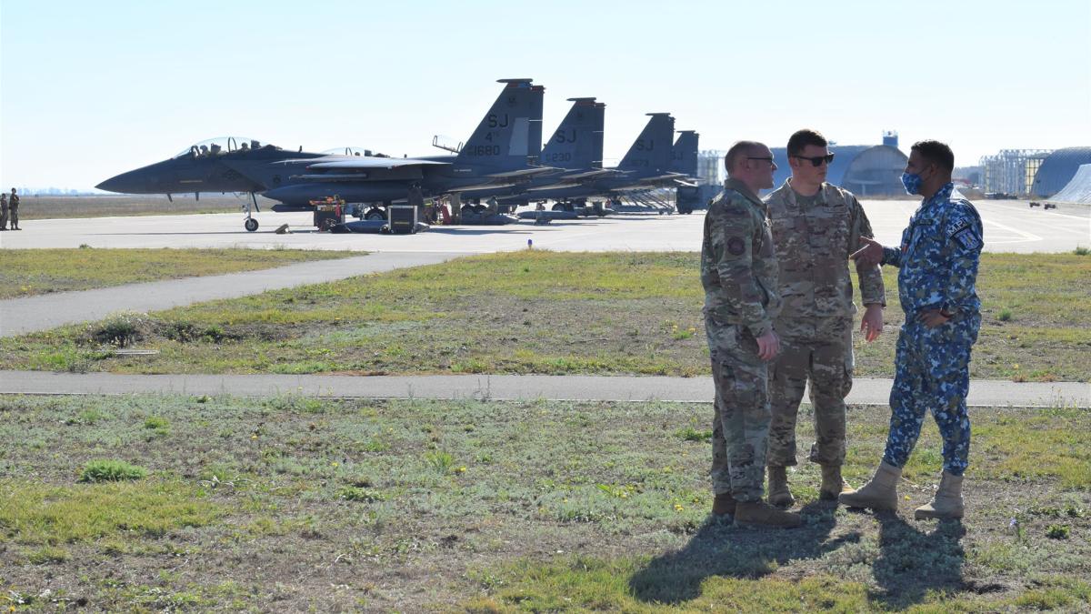 avioane-f-15e-strike-eagle-au-fost-dislocate-la-baza-86-aeriana-borcea_61590500