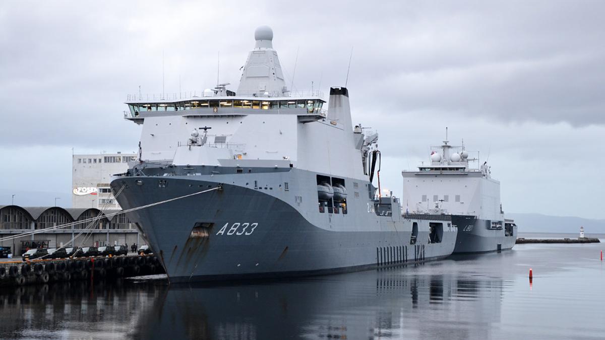 fregate-din-clasa-karel-doorman_33925600