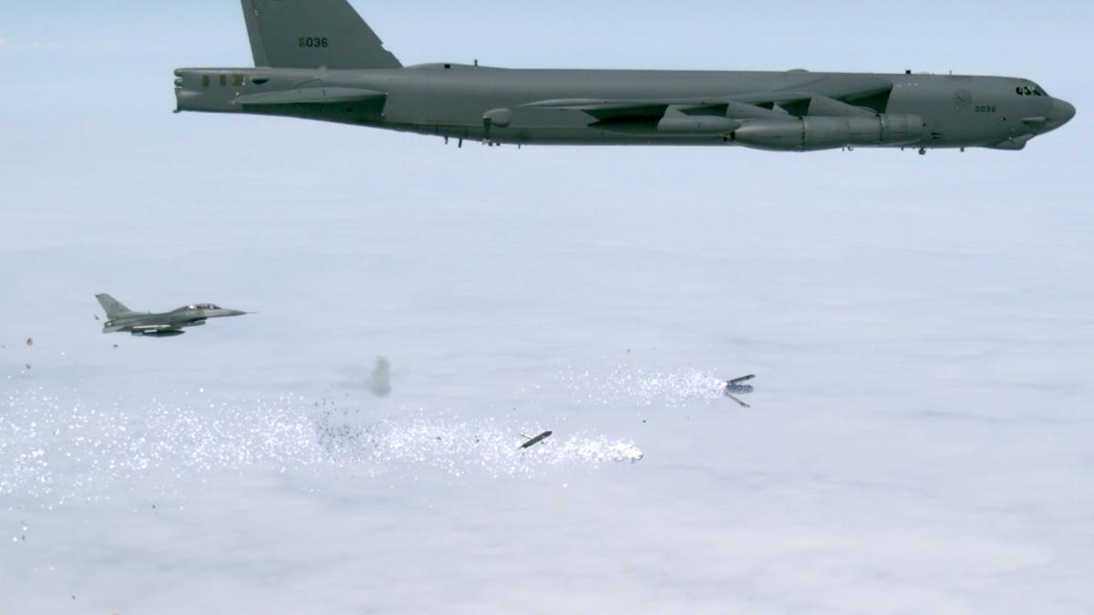 b-52-test-bomba_62917400