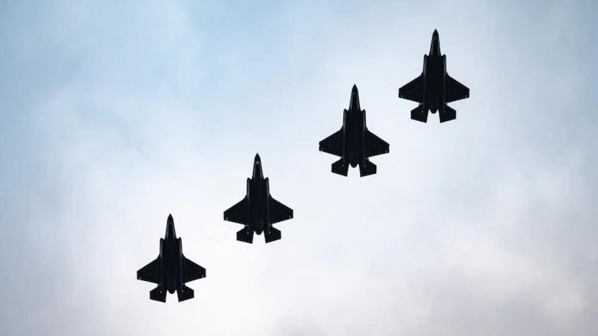 Primele F-35 au sosit în Europa. USAFE: Escadrila 495 Luptă, poreclită Valkyries, a început să primească primele avioane