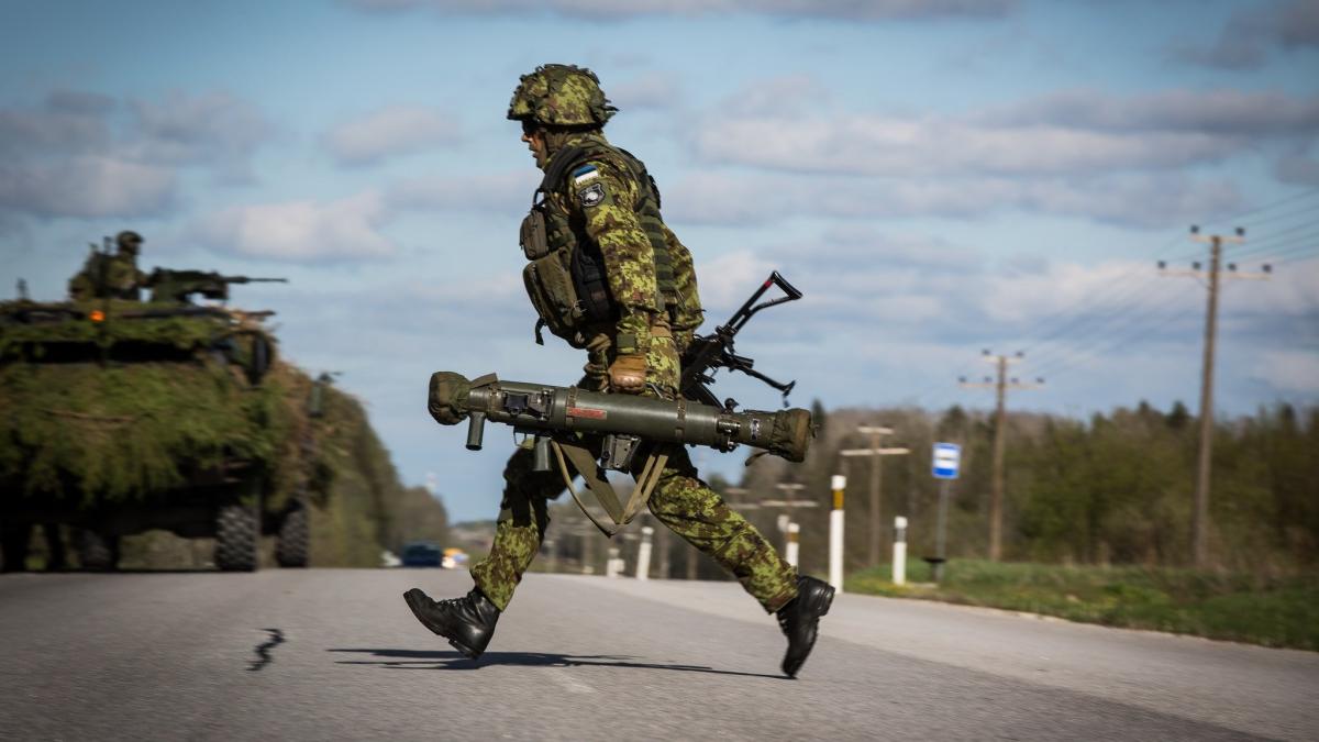 17588162261_40624071d3_k_92692400