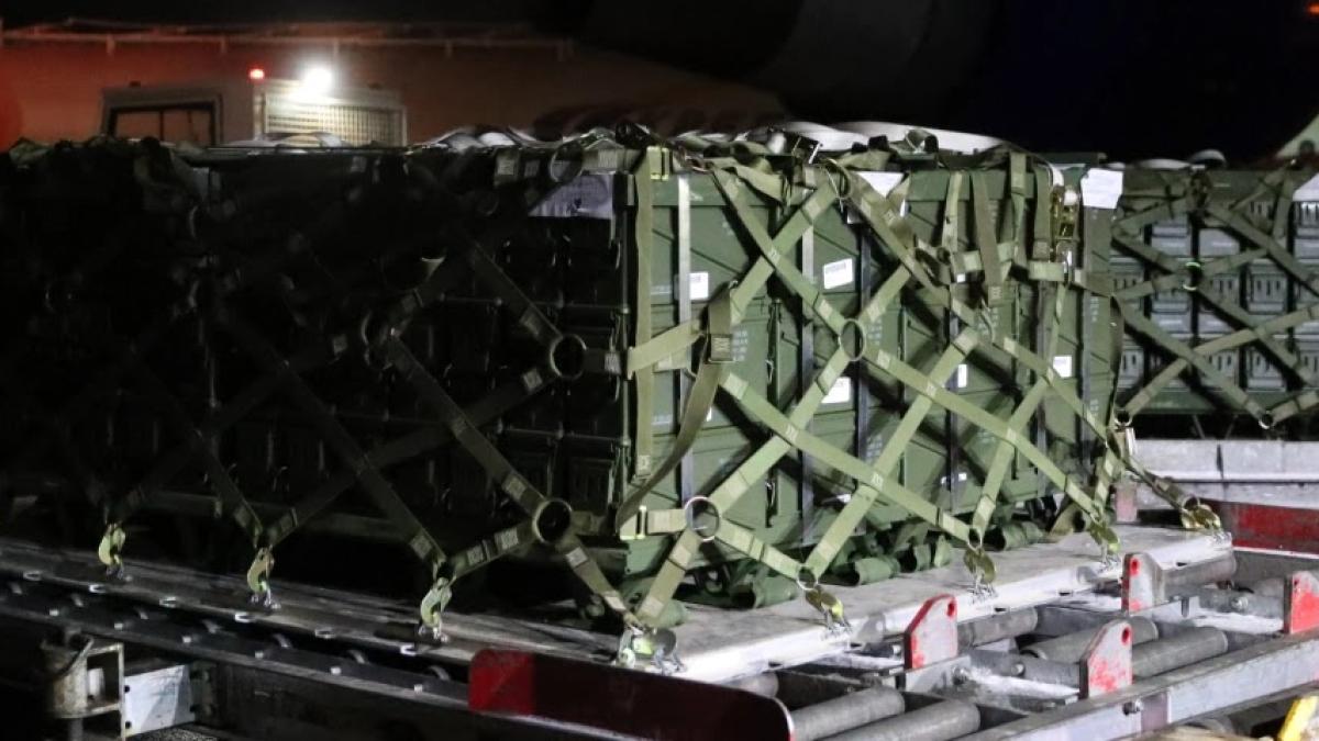 Asta da promptitudine! Statele Unite au trimis 90 de tone de arme și muniție către Ucraina