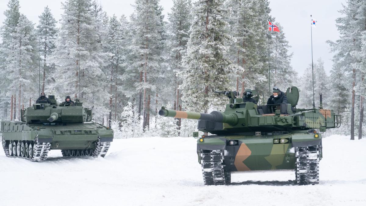 Leopard 2A7 VS. K2 Black Panther. Armata Norvegiei publică primele imagini din timpul testelor