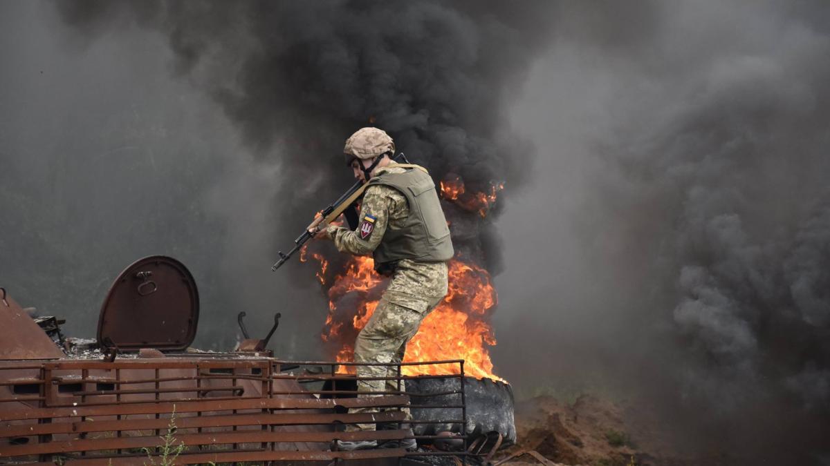 Binden e „convins” că Rusia va invada Ucraina și va viza Kievul // O conductă de petrol a explodat în seara aceasta și a zguduit Luganskul