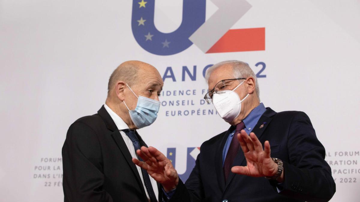 ministrul-francez-de-externe-jean-yves-le-drian-si-josep-borrell_75147500