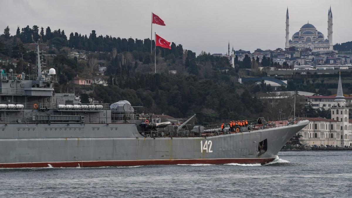 nava-rusa-stramtoarea-bosfor_96581200