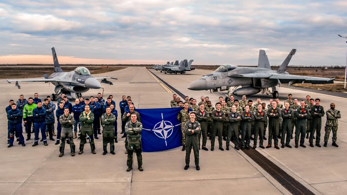 Lecții pe care industria din România trebuie să le învețe după ofensiva Rusiei în Ucraina | Viorel Manole vine „Pe Plan Extern” la DefenseRomania