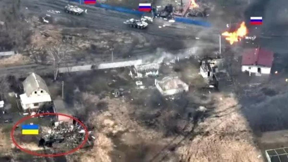 Un tanc ucrainean a intrat de unul singur în luptă cu o întreagă coloană de vehicule blindate rusești (Foto/Video) 