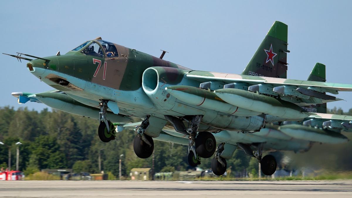 avion_sukhoi_su-25_02700500