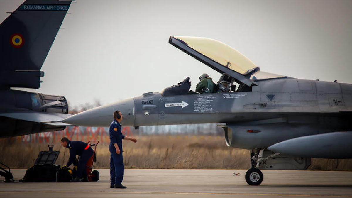 Programe precum F-16 sau Patriot încep înainte de livrarea armamentului. Orice eroare în infrastructura militară poate duce la catastrofe