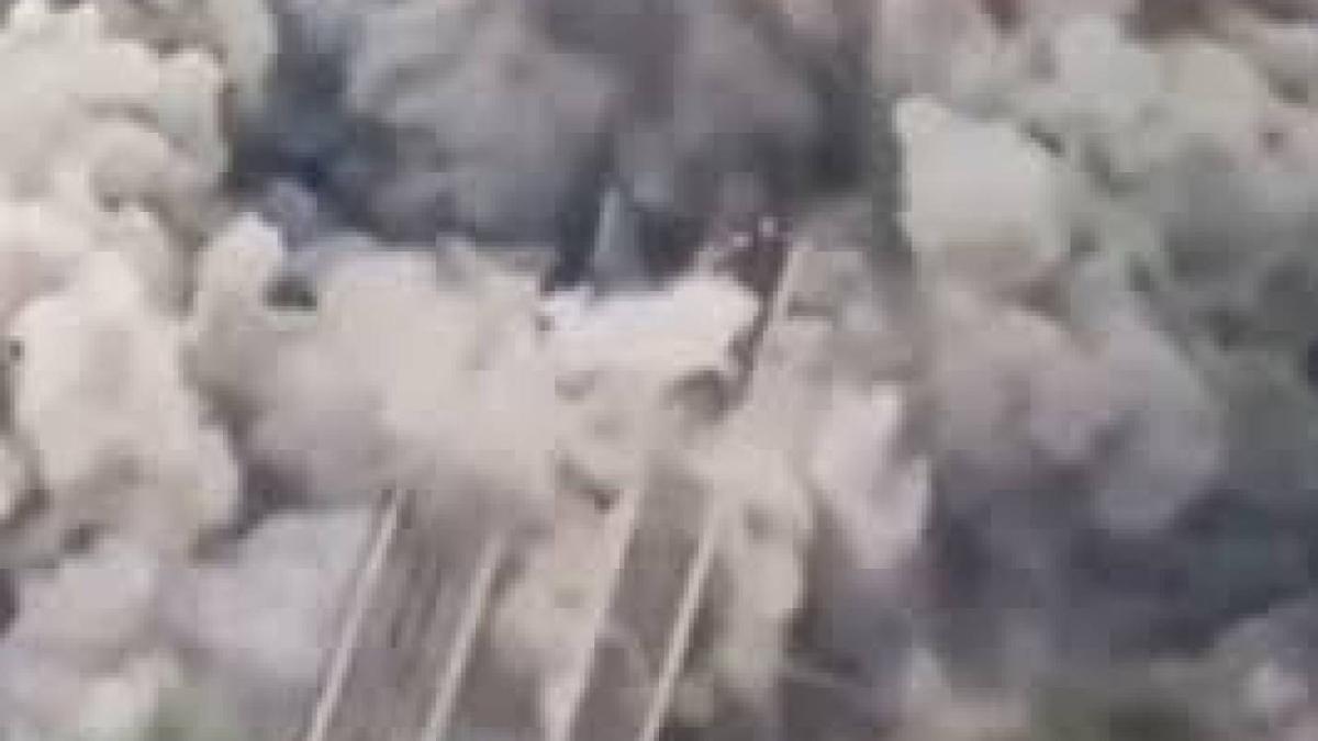 pod_cale_ferata_aruncat_in_aer_ucraina_83618900