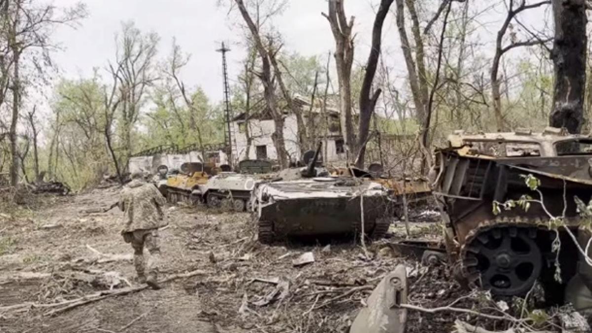 Cimitirul tancurilor: Armata ucraineană a prezentat eşecul traversării râului Doneț de către forţele armate ruse (Video)