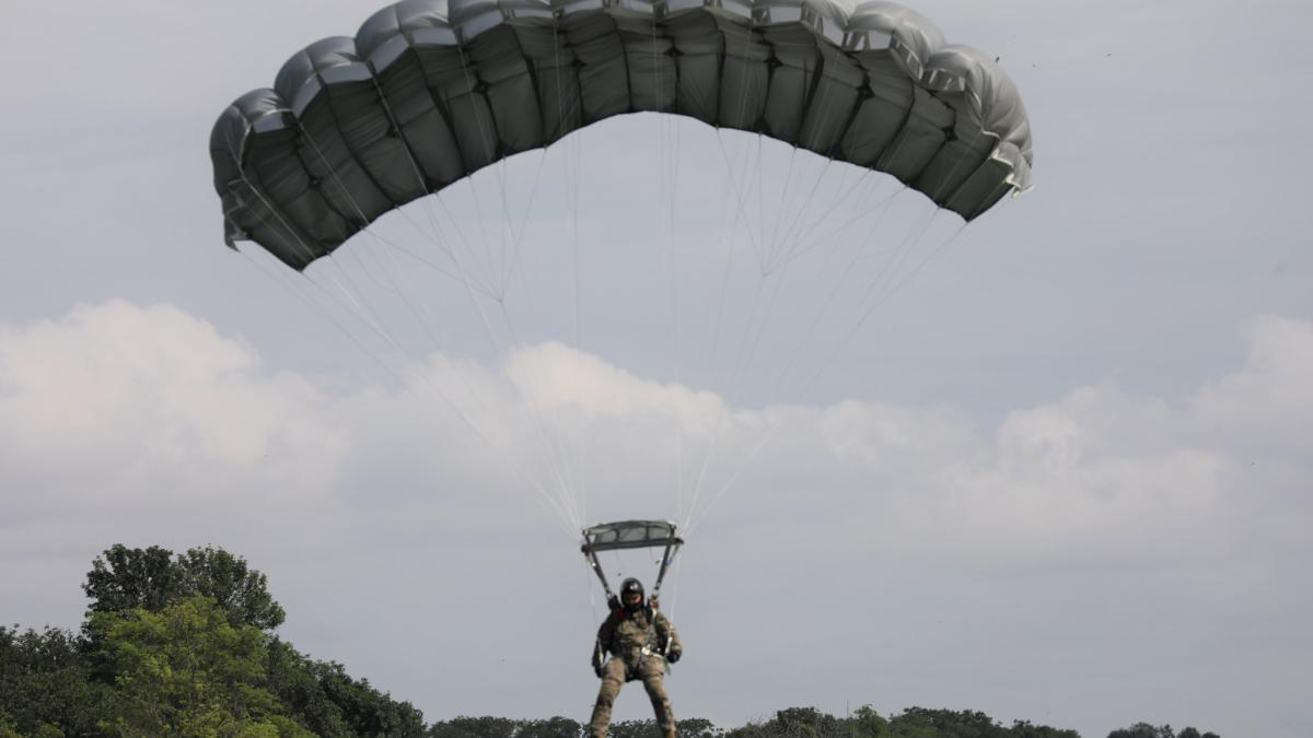fortele-speciale-salt-parasuta-romania-5_49694200