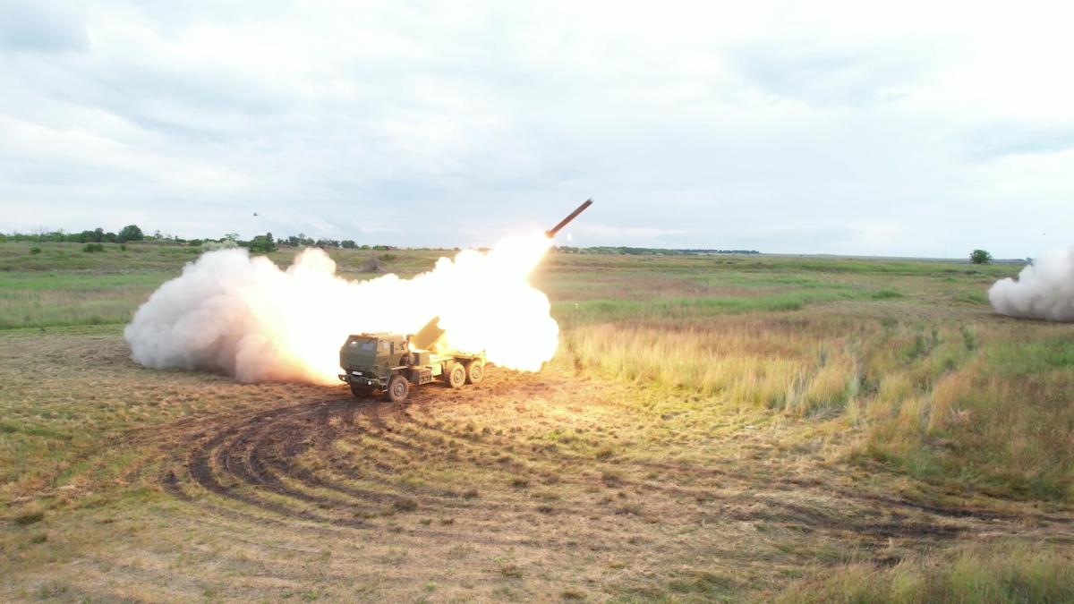Armata română a efectuat în premieră trageri cu sistemul HIMARS (FOTO/VIDEO)