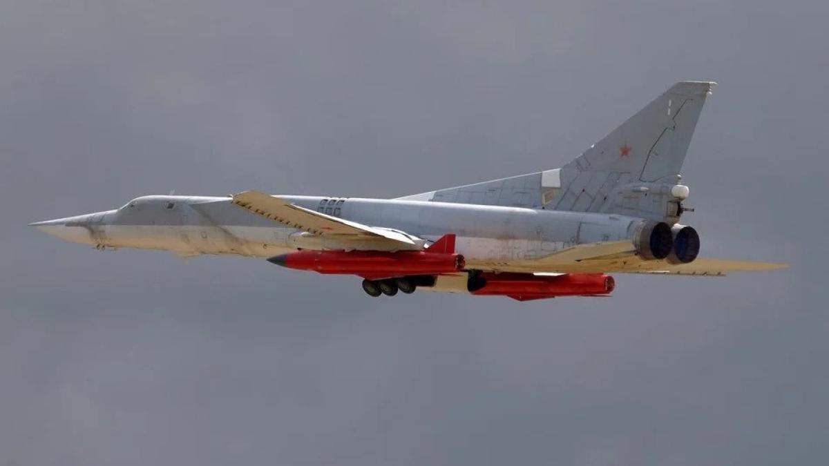 bombardier-tu22-cu-rachete-kh-32-01_14026900