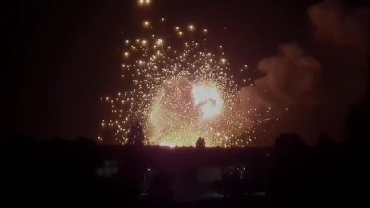 Explozie colosală în orașul ocupat Nova Kahovka, pe malul stâng al Niprului (VIDEO) – rușii susțin că au fost loviți de un HIMARS ucrainean