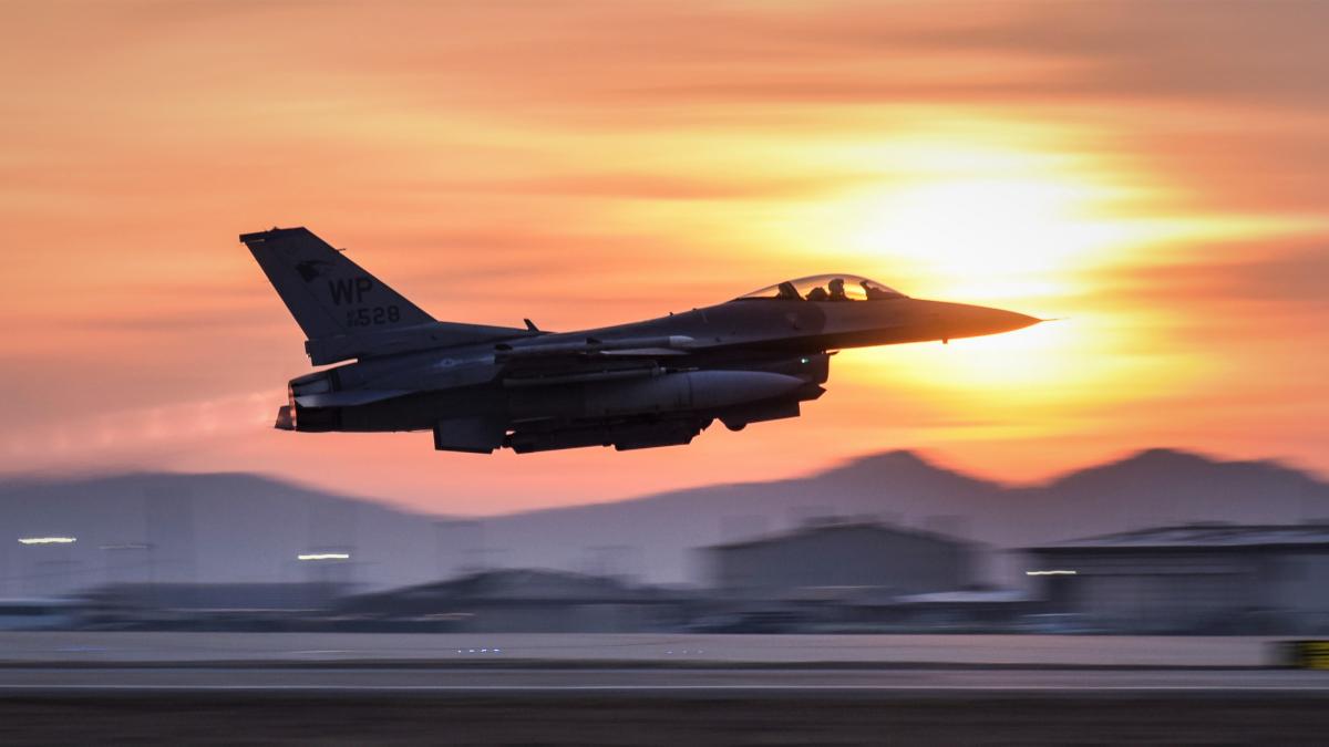 f-16-sua-avion_27606000