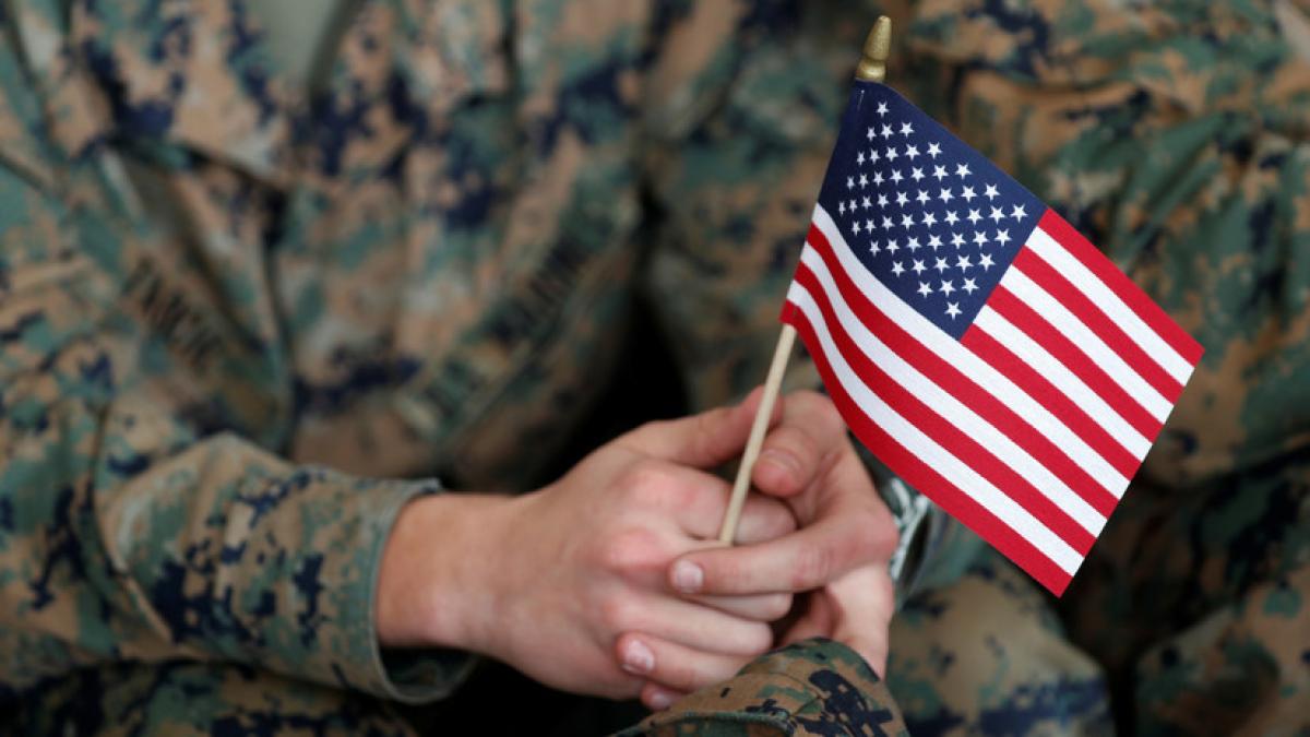 us_flag_us_troops_68594300