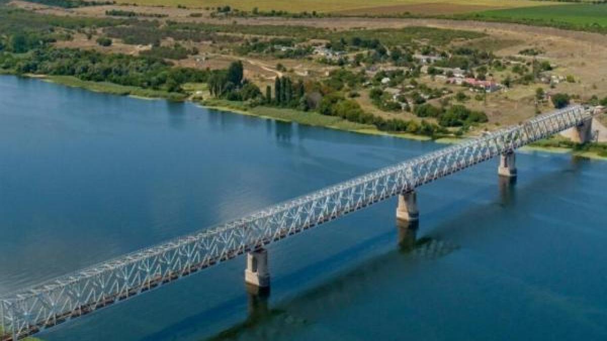 pod-cale-ferata-herson-ucraina_10195300