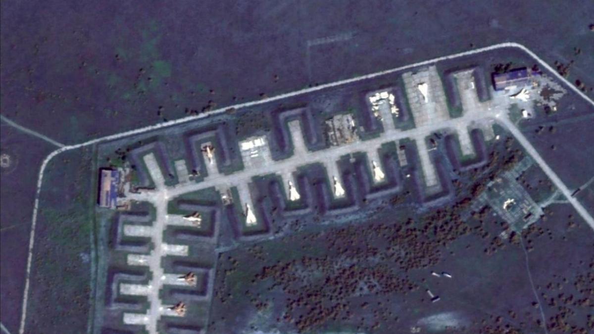 zona-indepartata-de-pista-pentru-parcarea-aeronavelor--inainte-de-explozie-fz0j6dvxkamocyy_46351000