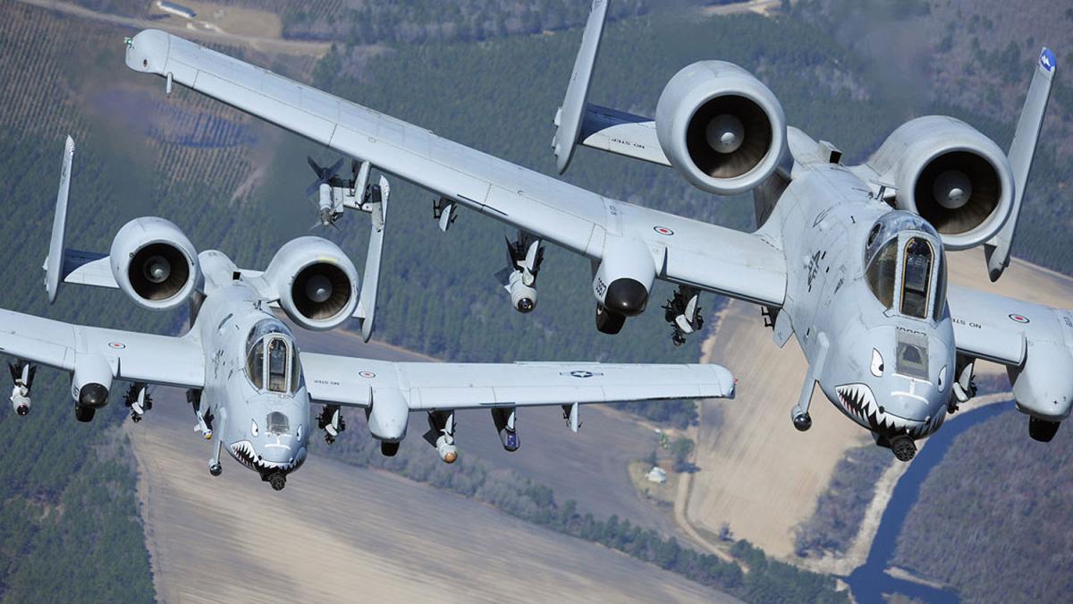 În speranţa că vor primi din SUA avioane A-10 Thunderbolt, piloții ucraineni se antrenează deja pe simulatoare improvizate