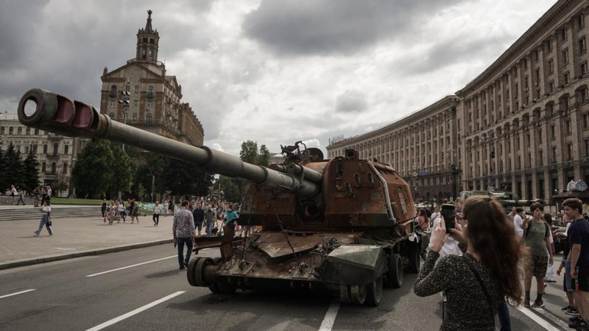 Ucraina va organiza la Kiev ''o paradă militară'' cu vehicule militare rusești distruse (Foto/Video)