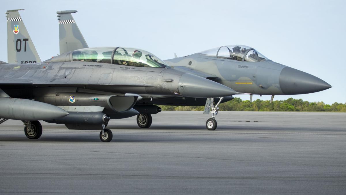 avioane-f-15-si-f-16_74891900