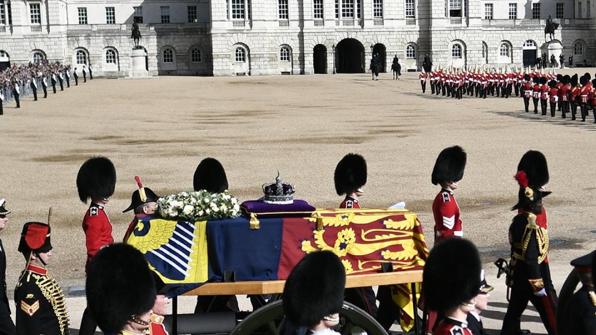 funararii-elisabeta-a-ii-a_65330000