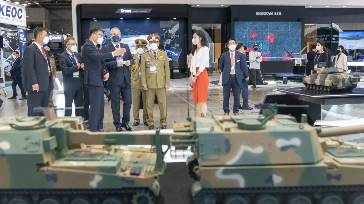 vasile_dincu-in-coreea-de-sud_expozitie_militara_dx2022_41725500