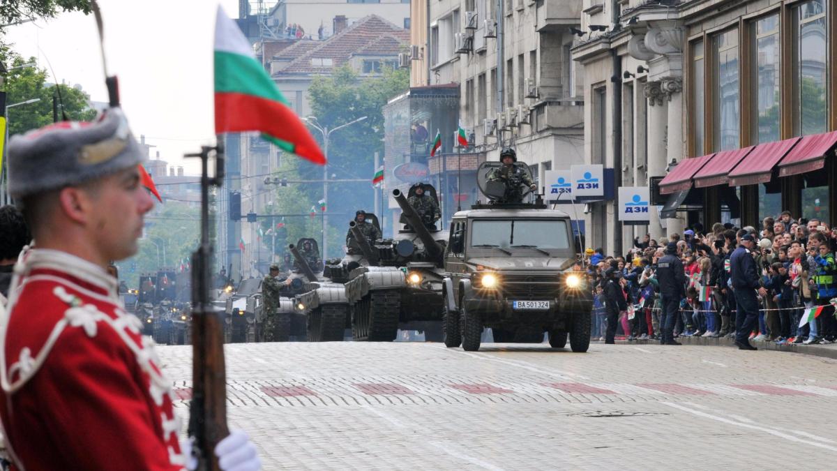 bulgaria_military_parade_18823000