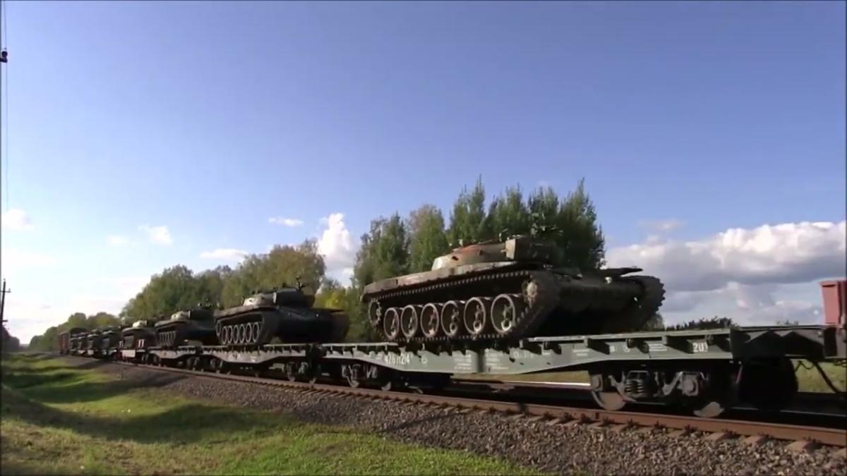 Rămasă fără tehnică militară modernă, armata rusă scoate de la naftalină cele mai vechi versiuni ale tancului T-72