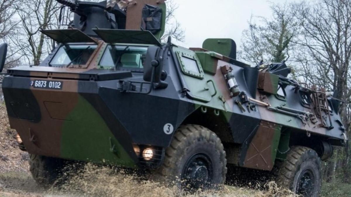 Militarii ucraineni se declară mulţumiţi de vehiculele blindate franceze VAB (Video)