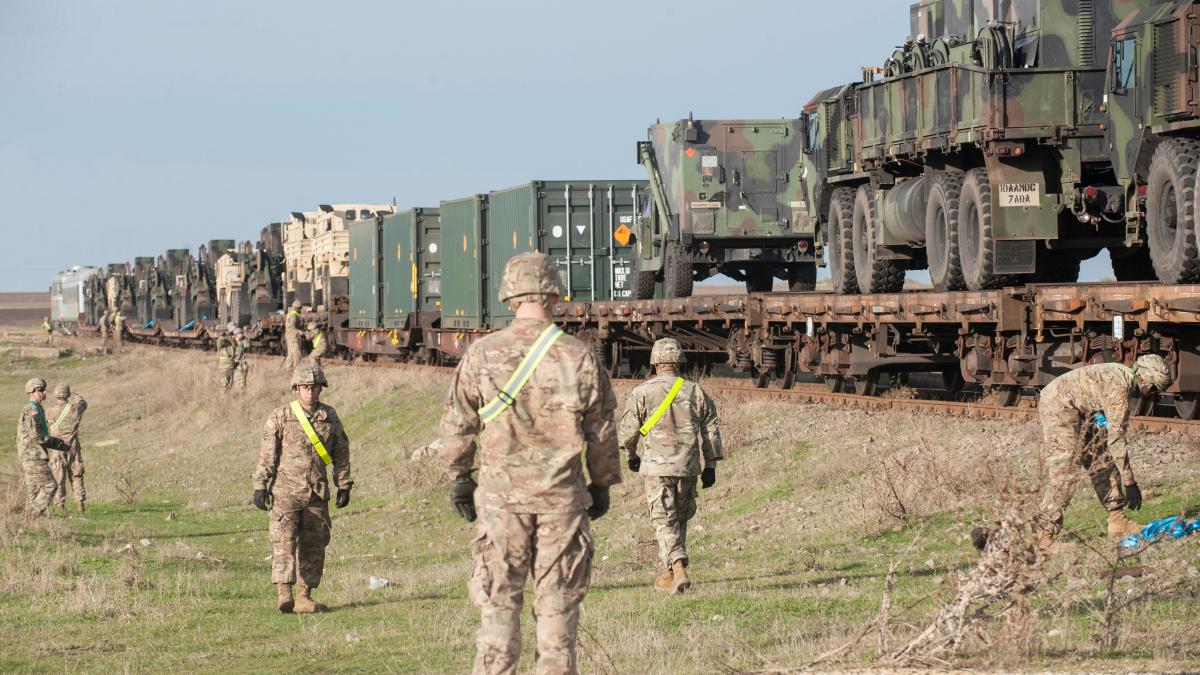 armata-echipamente-vehicule-militari-tren-capu-midia-exercitiu-patriot_88272300