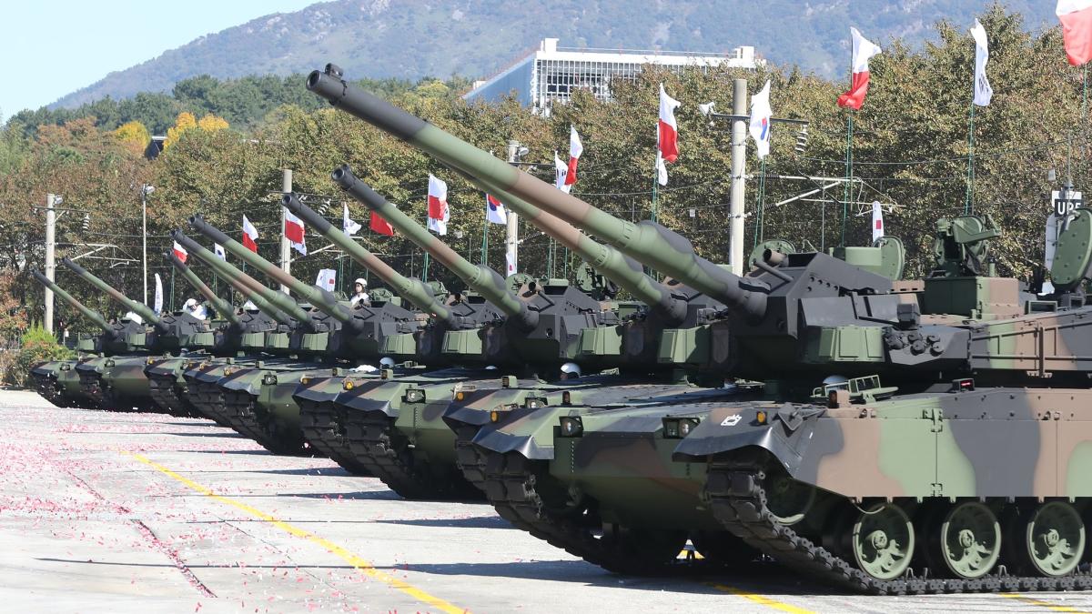 Coreea de Sud a produs deja primele 24 obuziere K9A1 Thunder și 10 tancuri K2 Black Panther pentru Polonia (Foto/Video)