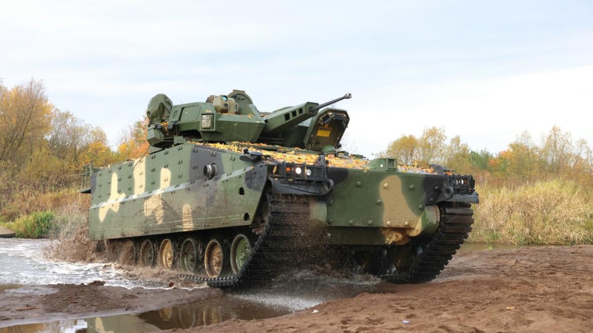 Armata poloneză testează vehiculul de luptă Redback (Foto/Video) Dacă tot decurge bine, Polonia şi Coreea de Sud ar urma să semneze un nou contract