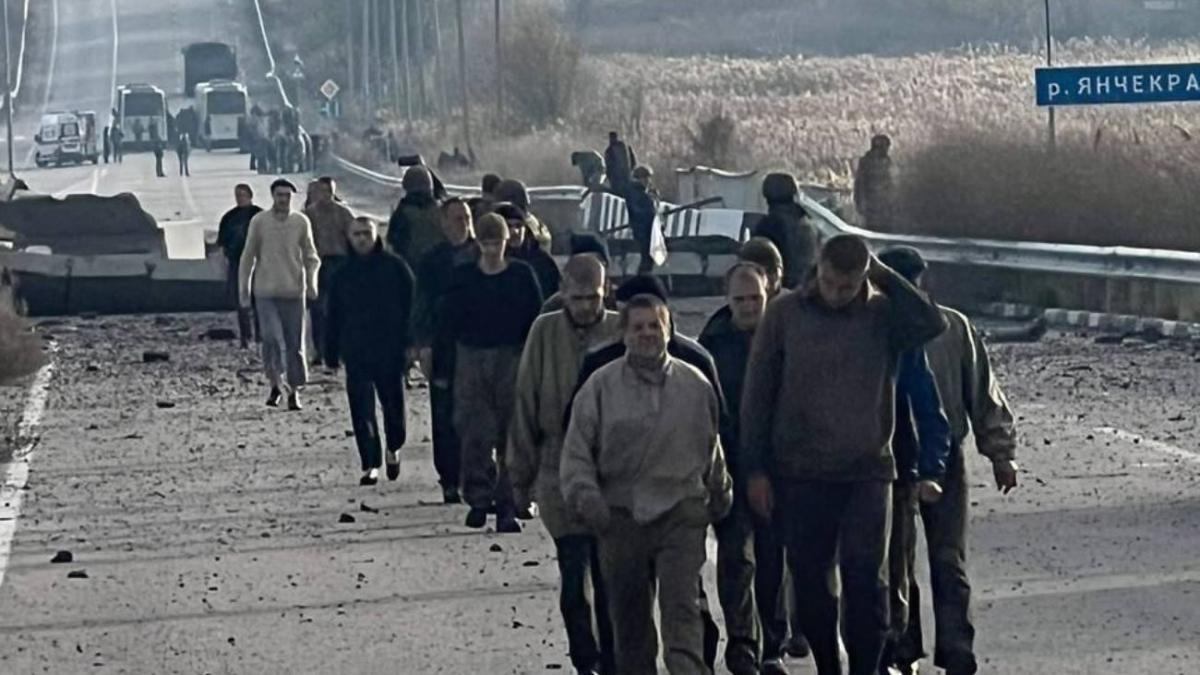 Peste o sută de soldaţi ruşi şi ucraineni au fost eliberaţi în cadrul unui nou schimb de prizonieri (Video)