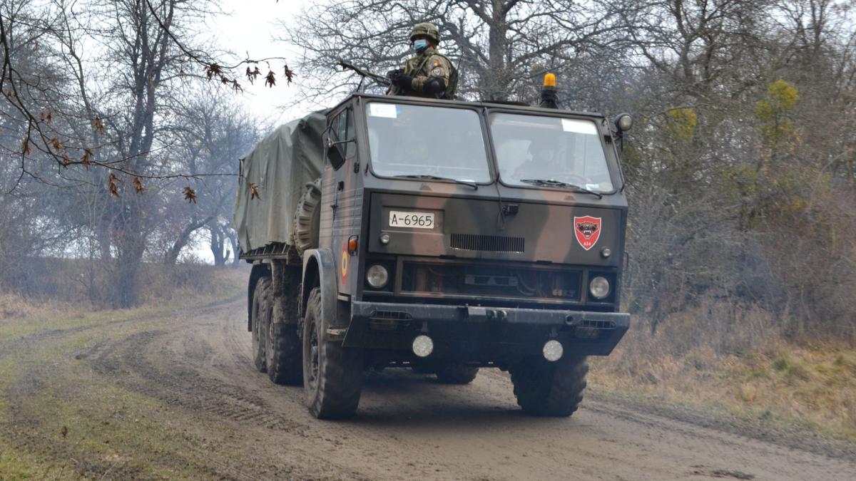 armata-romana-camion-soldat-militari-soldati_17171800