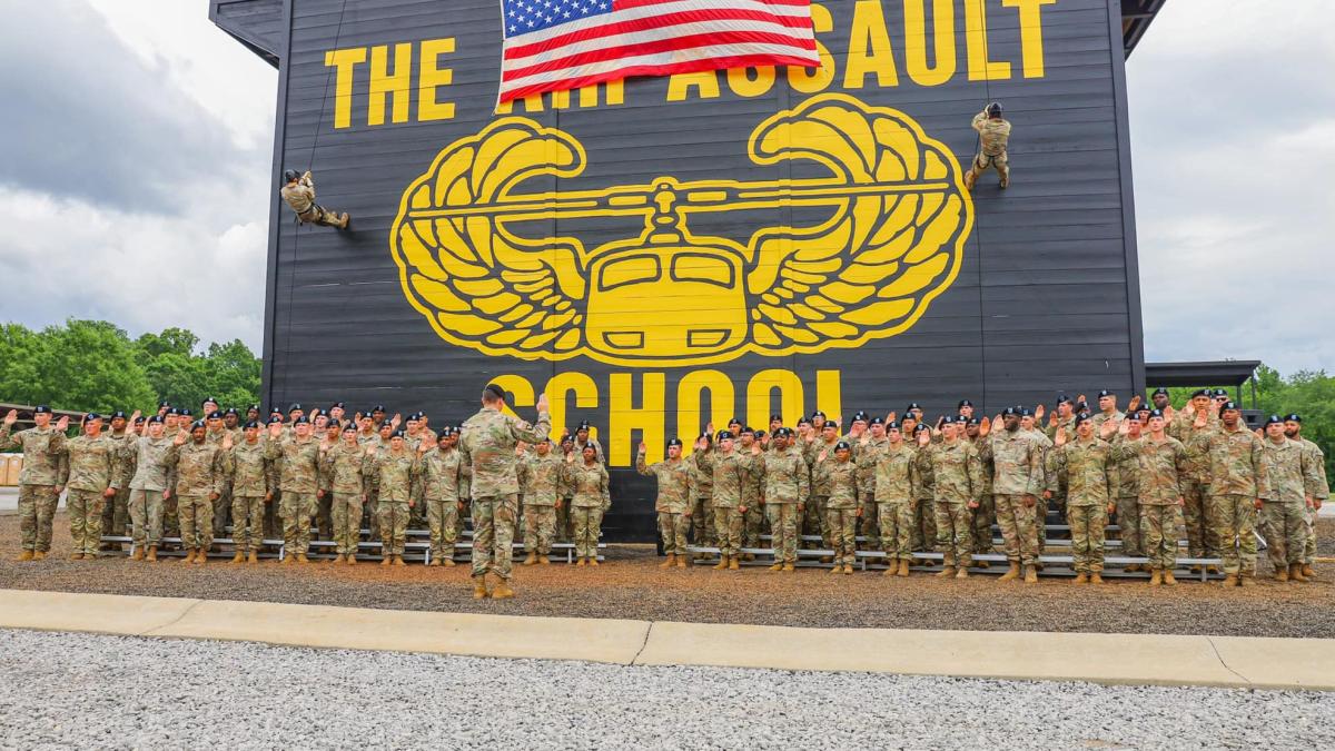 Deschide celebra Divizie 101 Aeropurtată o prezență permanentă a SUA în România? Gen. Wheeler: Împreună putem descuraja orice invazie