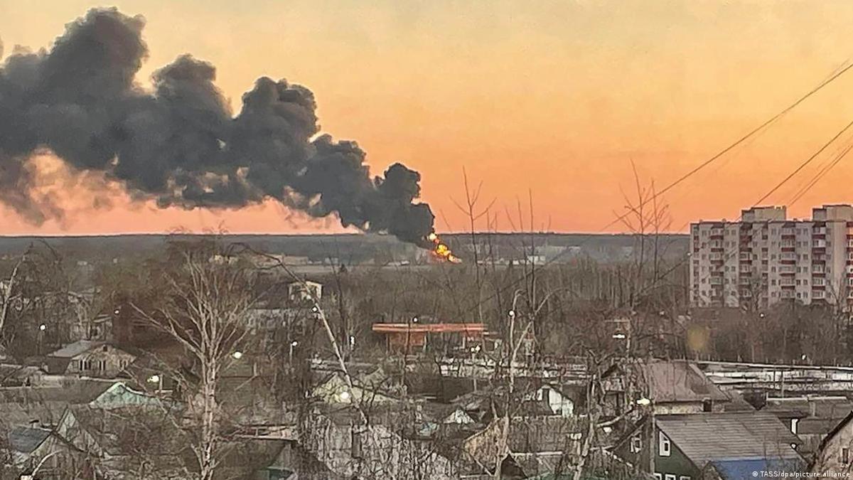 O nouă zi, o altă bază militară rusă vizată de noi atacuri (Video). Mai multe explozii au avut loc în apropiere de baza aeriană din Kursk