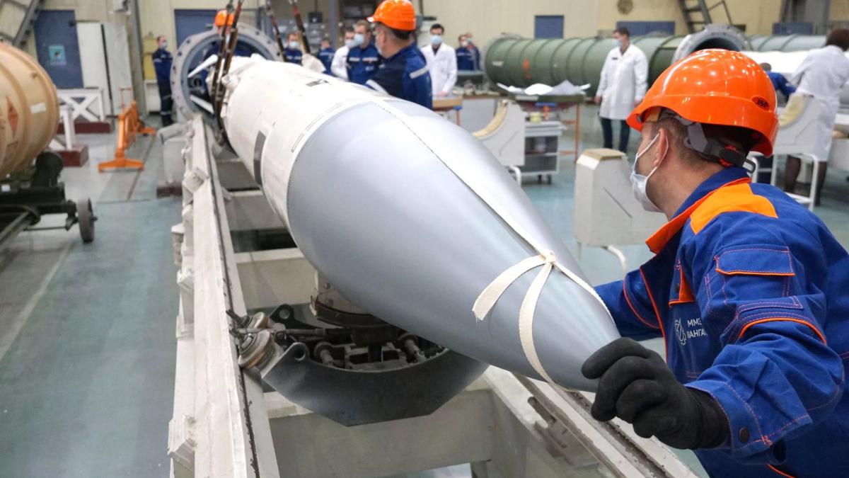 rachete-rusesti-pe-linia-de-productie-02_07671300