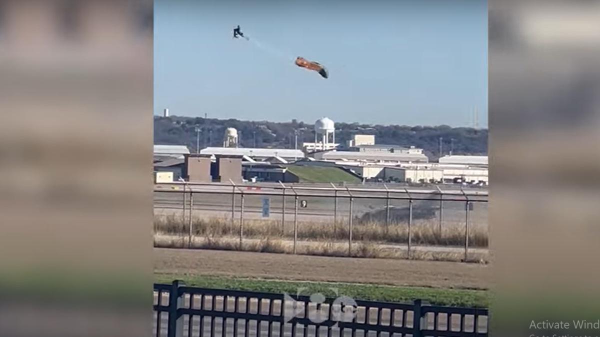 Prăbușire rară a unui F-35B la aterizarea verticală (VIDEO). Pilotul s-a catapultat când avionul era la sol