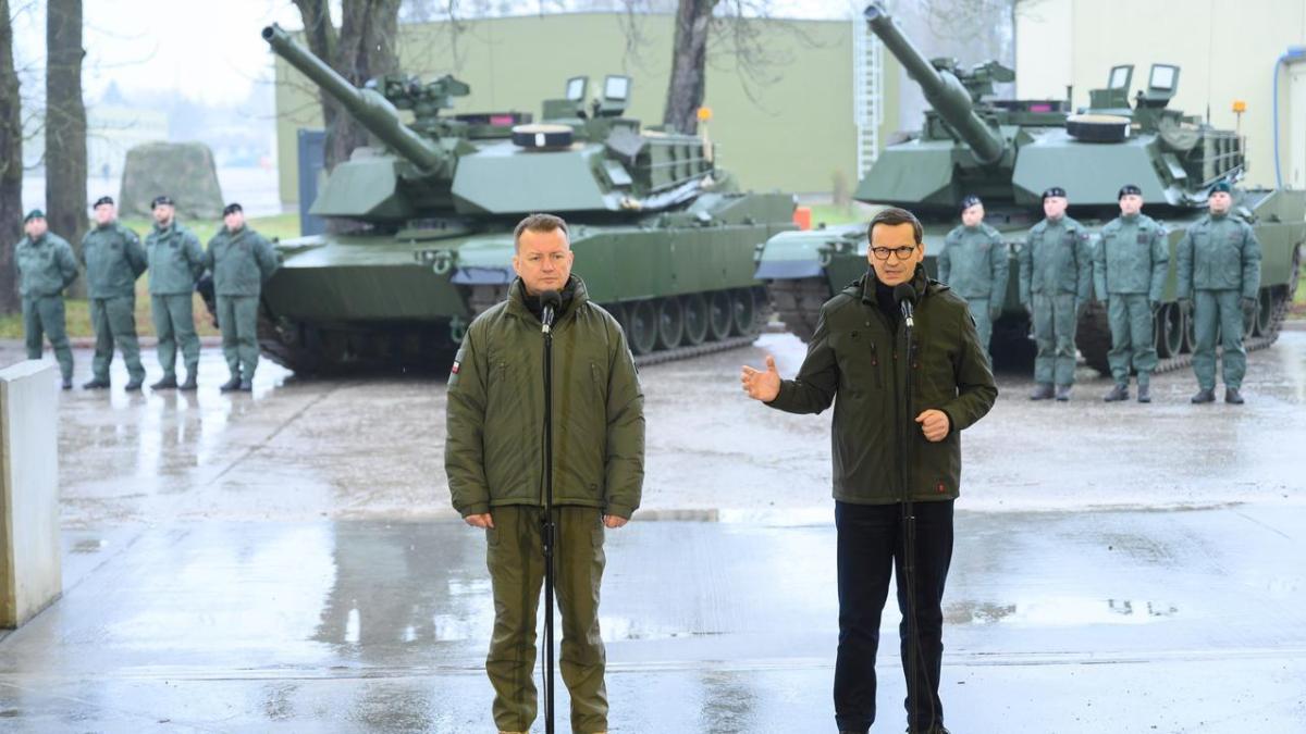 Premierul Poloniei, vizită la ''Academia de tancuri Abrams'': O armată modernă trebuie să dispună de echipamente de ultimă generaţie