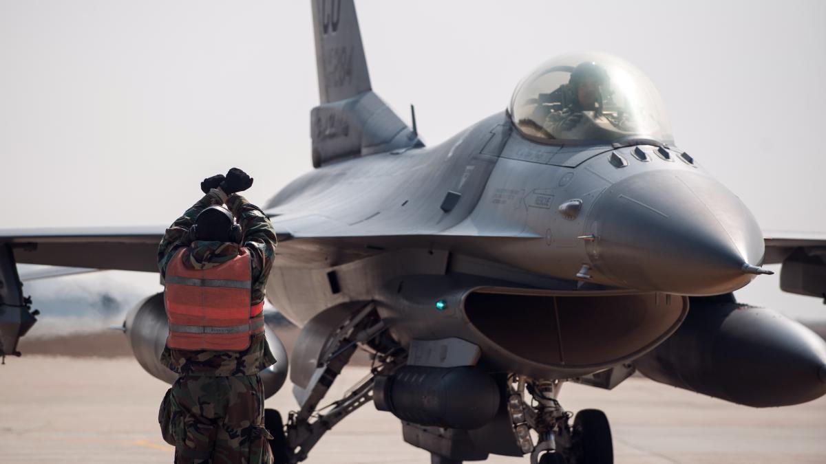 avion-f-16-fortele-aeriene-sua-01_99683500